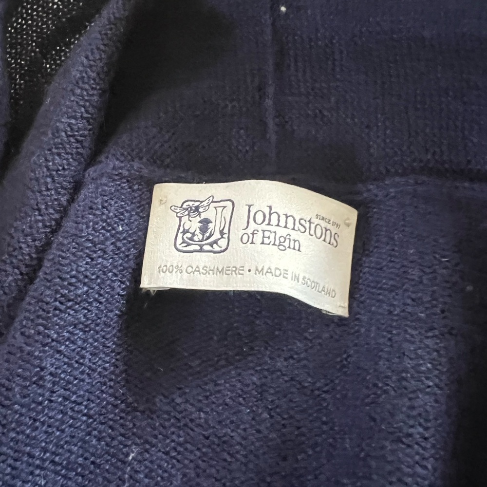 Johnson of Elgin cardigan - Picture 2 of 2